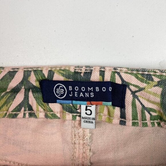 NWT Boom Boom Jeans Mid Rise Distressed Tropical Leaf Print Denim Shorts Sz 5 - Picture 4 of 6